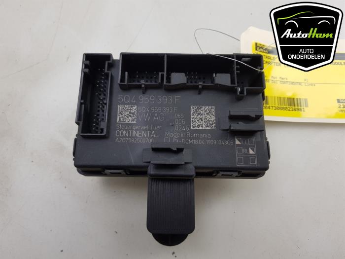 Central door locking module from a Volkswagen Crafter (SY) 2.0 TDI 2019