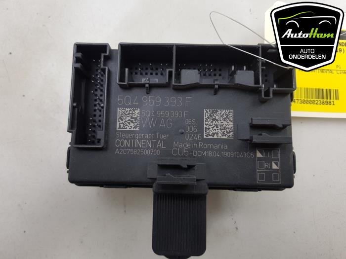 Central door locking module from a Volkswagen Crafter (SY) 2.0 TDI 2019