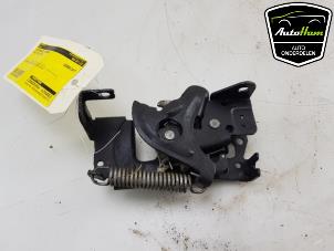 Usagé Mécanique de verrouillage capot Mini Mini (F55) 1.5 12V Cooper Prix € 20,00 Règlement à la marge proposé par AutoHam