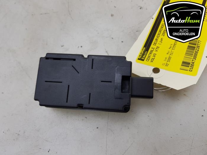 Central door locking module from a Volvo V70 (BW) 2.4 D 20V 2009