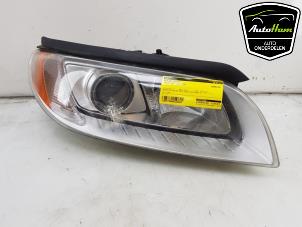 Used Headlight, right Volvo V70 (BW) 2.4 D 20V Price on request offered by AutoHam