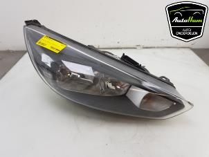 Used Headlight, right Ford Focus 3 1.0 Ti-VCT EcoBoost 12V 125 Price € 175,00 Margin scheme offered by AutoHam