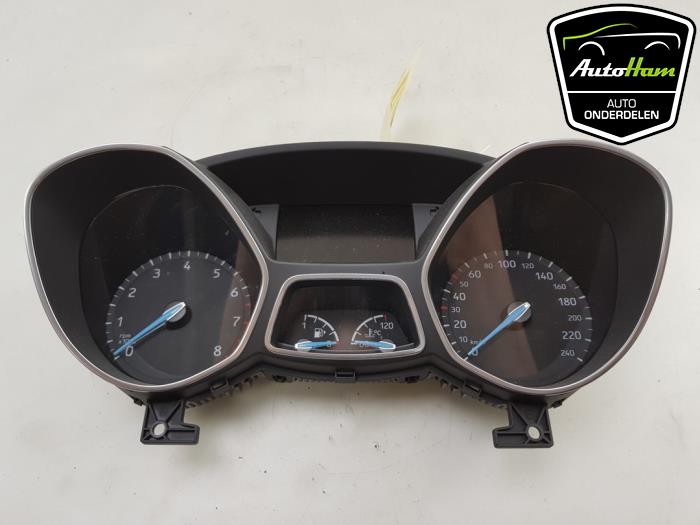 Instrument panel from a Ford Focus 3 1.0 Ti-VCT EcoBoost 12V 125 2015