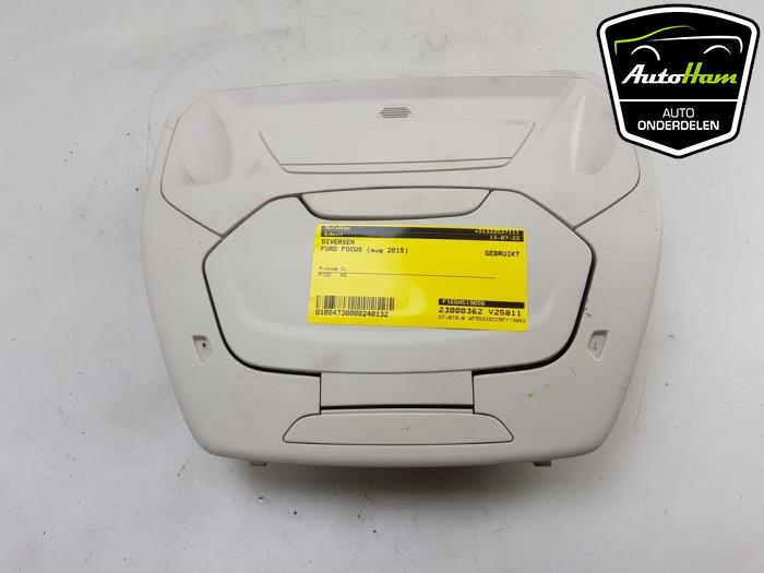 Używane Schowek Ford Focus 3 1.0 Ti-VCT EcoBoost 12V 125 Cena € 20,00 Procedura marży oferowane przez AutoHam