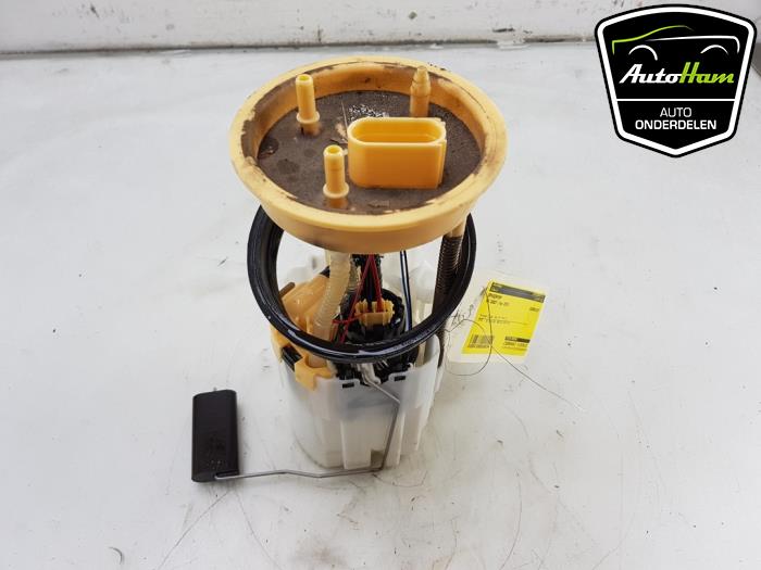 Booster pump from a Volkswagen Caddy IV 2.0 TDI 75 2019
