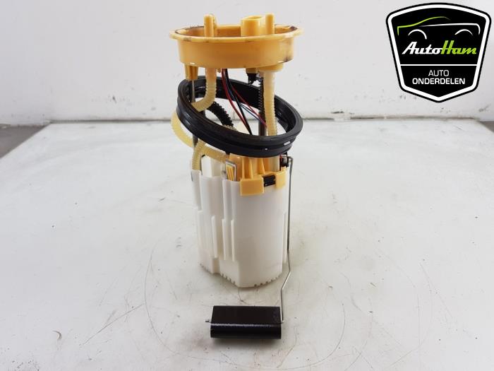 Booster pump from a Volkswagen Caddy IV 2.0 TDI 75 2019