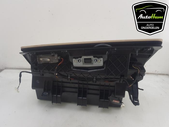 Glovebox from a BMW 3 serie Touring (E91) 318d 16V 2006