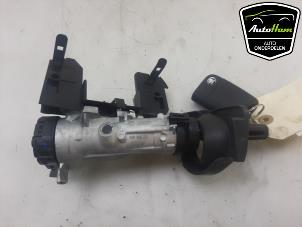 Used Ignition lock + key Skoda Fabia III Combi (NJ5) 1.0 12V Greentech Price € 60,00 Margin scheme offered by AutoHam