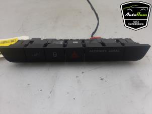 Gebrauchte Panikbeleuchtung Schalter Skoda Fabia III Combi (NJ5) 1.0 12V Greentech Preis € 10,00 Margenregelung angeboten von AutoHam