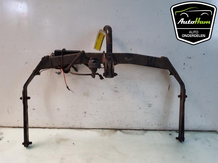 Towbar from a Ford C-Max (DXA) 1.6 TDCi 16V 2013
