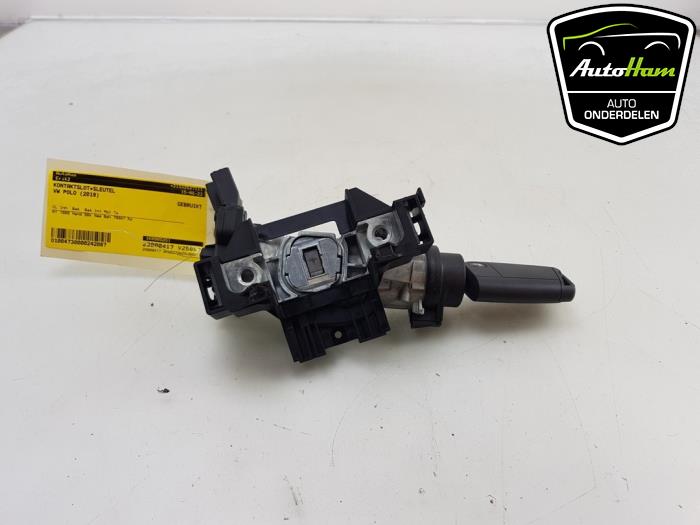Ignition lock + key from a Volkswagen Polo VI (AW1) 1.0 MPi 12V 2019