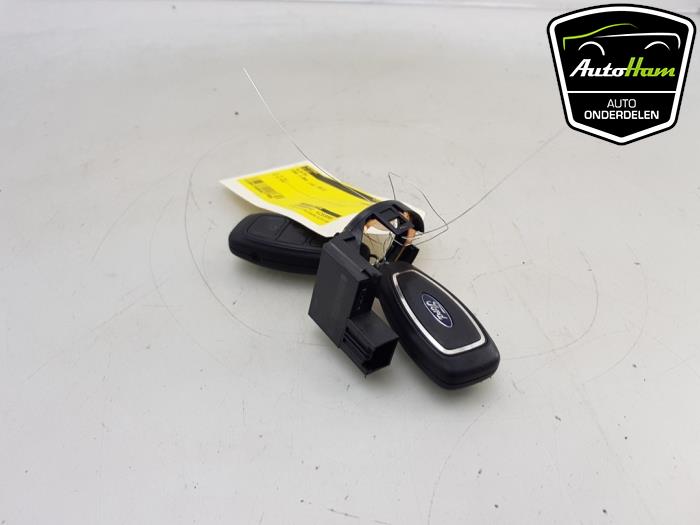 Schlüssel van een Ford C-Max (DXA) 1.6 TDCi 16V 2013