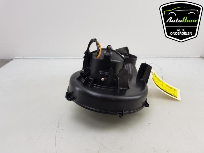 Heating and ventilation fan motor from a Volvo V70 (BW) 2.0 T 16V 2011