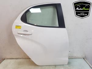 Used Rear door 4-door, right Toyota Yaris IV (P21/PA1/PH1) 1.5 12V Hybrid 115 Price on request offered by AutoHam