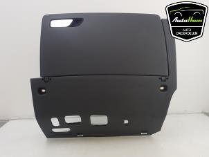 Usagé Boîte à gants Audi A3 Sportback (8VA/8VF) 1.0 TFSI 12V Prix € 40,00 Règlement à la marge proposé par AutoHam