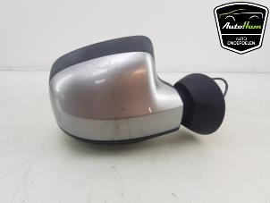 Used Wing mirror, right Dacia Duster (HS) 1.2 TCE 16V Price € 75,00 Margin scheme offered by AutoHam