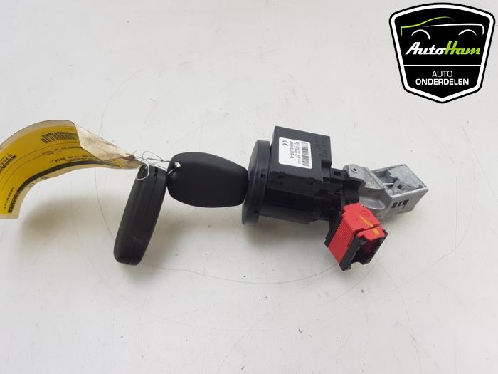Zündschloss Schlüssel Tankdeckel Dacia Duster II 17- • Ersatzteile für  Autos • Peugeot • Citroen • Renault
