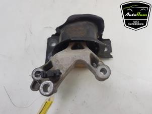Used Engine mount Dacia Duster (HS) 1.2 TCE 16V Price € 20,00 Margin scheme offered by AutoHam