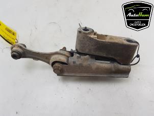 Used Gearbox mount Dacia Duster (HS) 1.2 TCE 16V Price € 20,00 Margin scheme offered by AutoHam