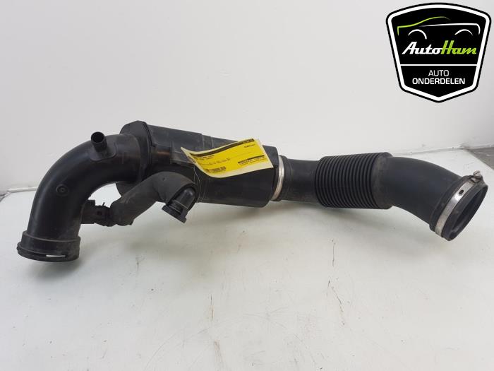 Air intake hose from a MINI Mini (F55) 1.5 12V Cooper 2015