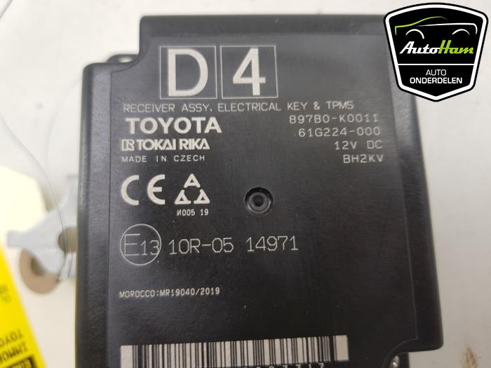 Tyre pressure module from a Toyota Yaris IV (P21/PA1/PH1) 1.5 12V Hybrid 115 2022