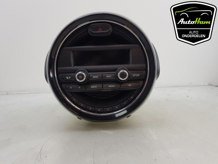 Używane Radio Mini Mini (F55) 1.5 12V Cooper Cena € 125,00 Procedura marży oferowane przez AutoHam