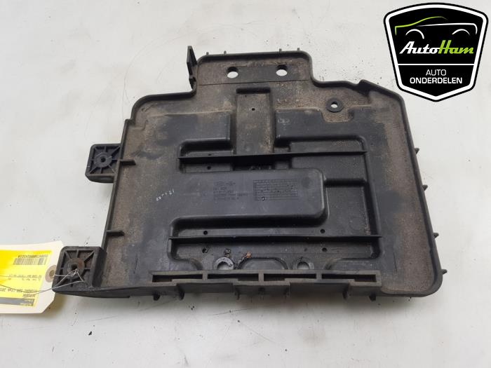 Begagnade Batterilåda Hyundai i20 1.2i 16V Pris € 10,00 Marginaltabell erbjuds av AutoHam