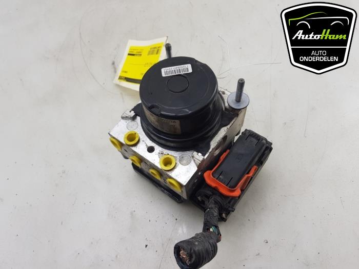 Begagnade ABS-pump Toyota Yaris III (P13) 1.4 D-4D-F Pris € 75,00 Marginaltabell erbjuds av AutoHam