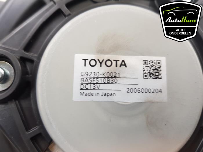Accu ventilator from a Toyota Yaris IV (P21/PA1/PH1) 1.5 12V Hybrid 115 2020