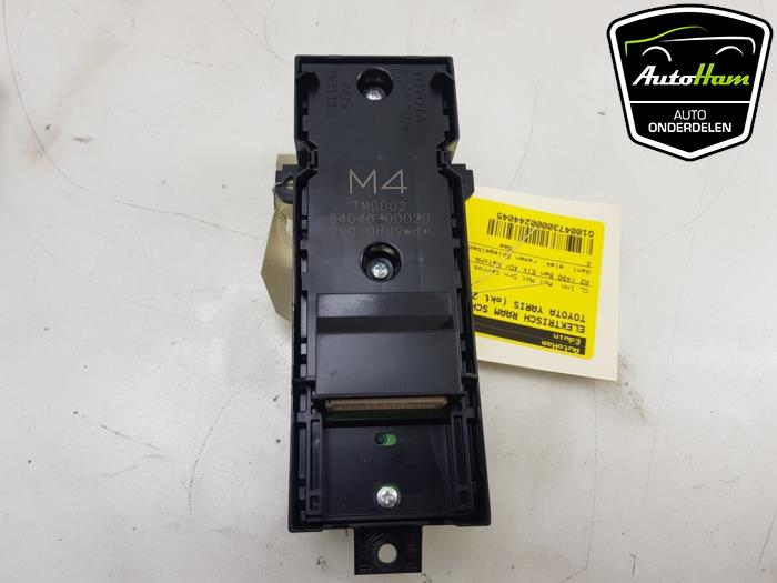 Electric window switch from a Toyota Yaris IV (P21/PA1/PH1) 1.5 12V Hybrid 115 2020