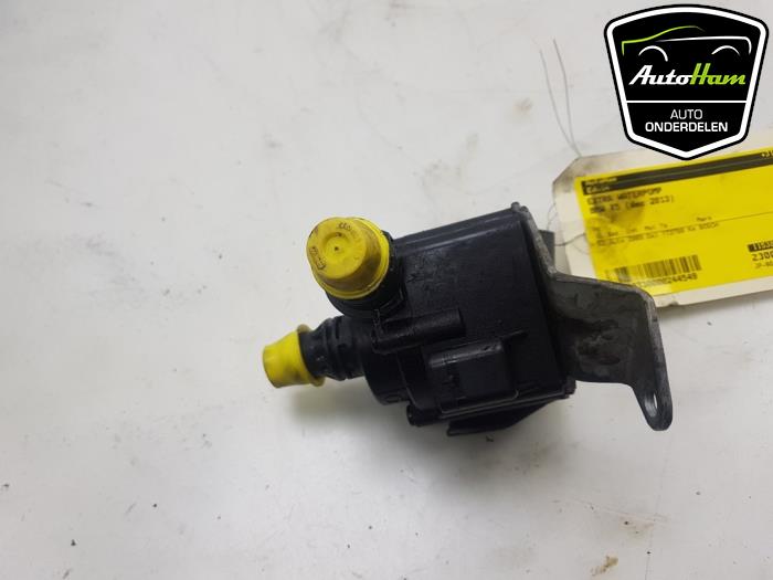 Begagnade Extra vattenpump BMW X5 (F15) xDrive 35d 3.0 24V Pris € 15,00 Marginaltabell erbjuds av AutoHam