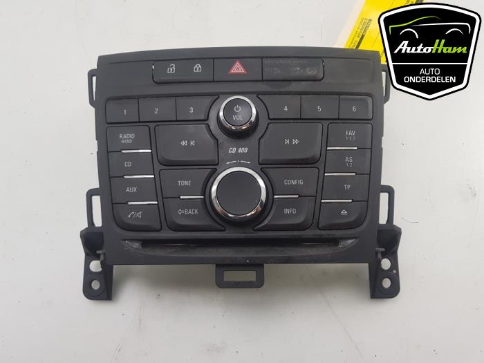 Head unit multimedia control