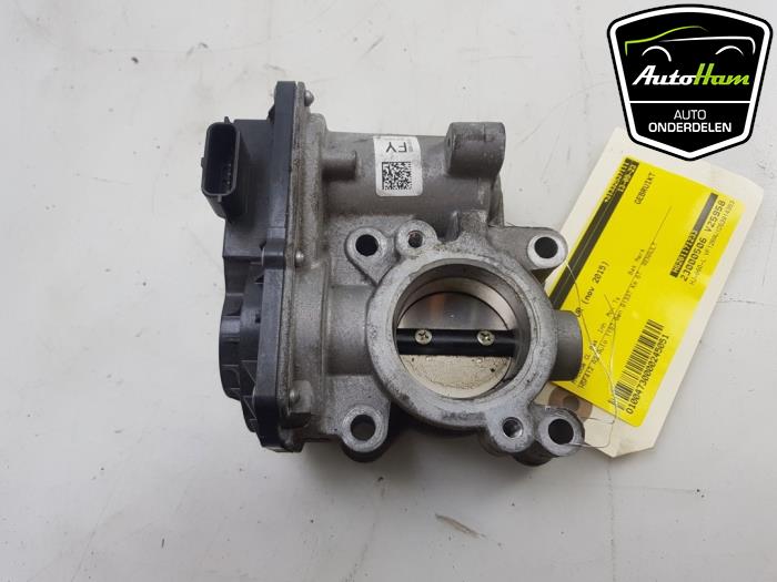 Throttle body from a Renault Captur (2R) 1.2 TCE 16V EDC 2015