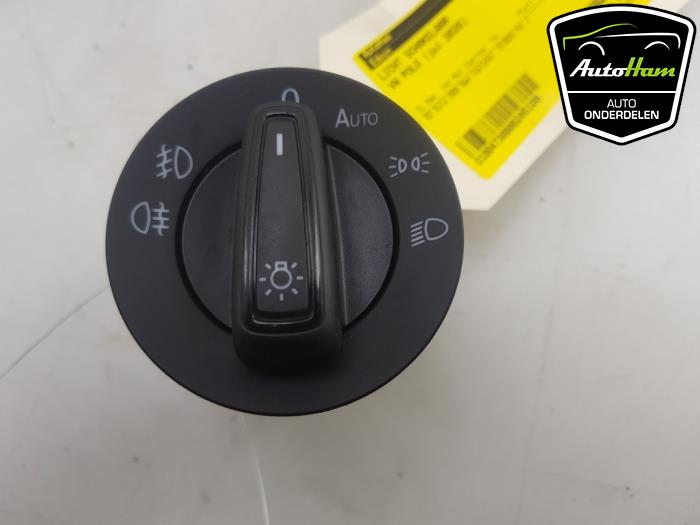 Interruptor de luz de un Volkswagen Polo VI (AW1) 1.0 TSI 12V BlueMotion 2020