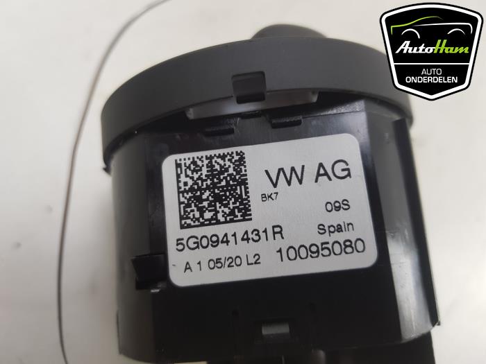 Light switch from a Volkswagen Polo VI (AW1) 1.0 TSI 12V BlueMotion 2020