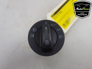 Usados Interruptor de luz Volkswagen Polo VI (AW1) 1.0 TSI 12V BlueMotion Precio € 10,00 Norma de margen ofrecido por AutoHam