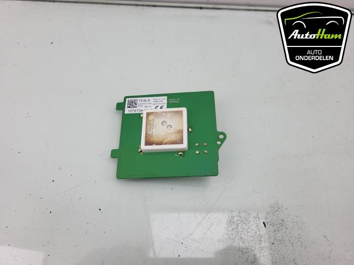 Używane Antena GPS Tesla Model 3 Long Range AWD 75 kWh Cena € 25,00 Procedura marży oferowane przez AutoHam