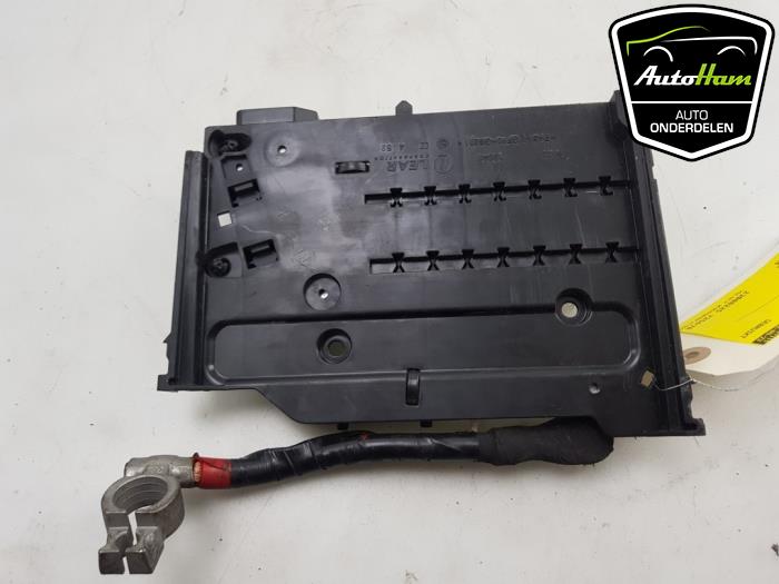 Fuse box from a Ford Transit Connect (PJ2) 1.6 TDCi 16V 95 2015