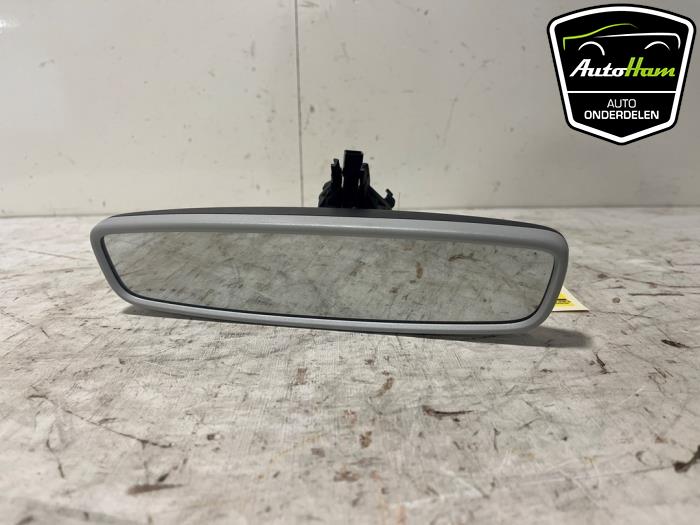 Rear view mirror from a Seat Ateca (5FPX) 1.6 TDI 16V 2017