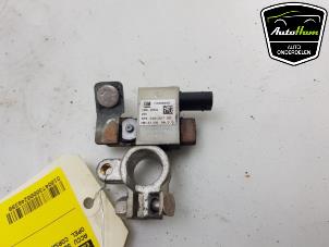 Usados Sensor de batería Opel Corsa E 1.0 SIDI Turbo 12V Precio € 15,00 Norma de margen ofrecido por AutoHam