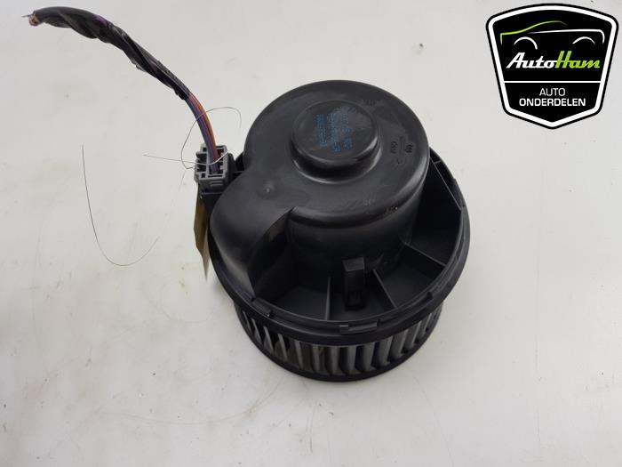 Heating and ventilation fan motor from a Ford Transit Connect (PJ2) 1.6 TDCi 16V 95 2015