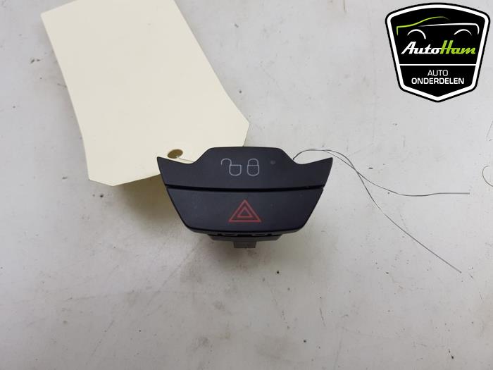 Interruptor de luz de pánico de un Ford Transit Connect (PJ2) 1.6 TDCi 16V 95 2015