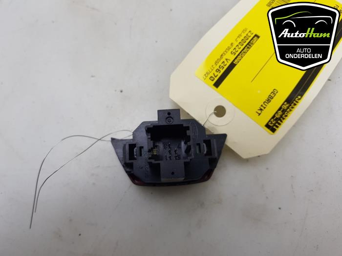 Interruptor de luz de pánico de un Ford Transit Connect (PJ2) 1.6 TDCi 16V 95 2015
