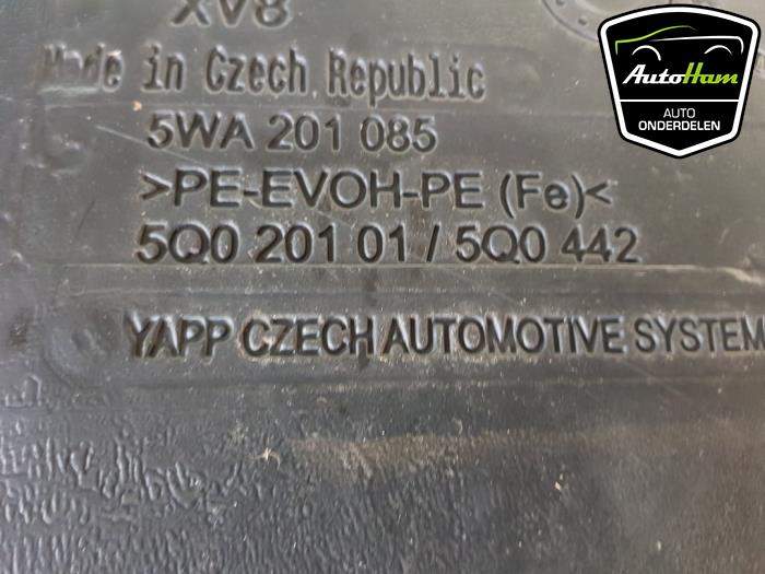 Depósito de un Skoda Octavia (NXAA) 1.0 TSI e-TEC 12V 2021