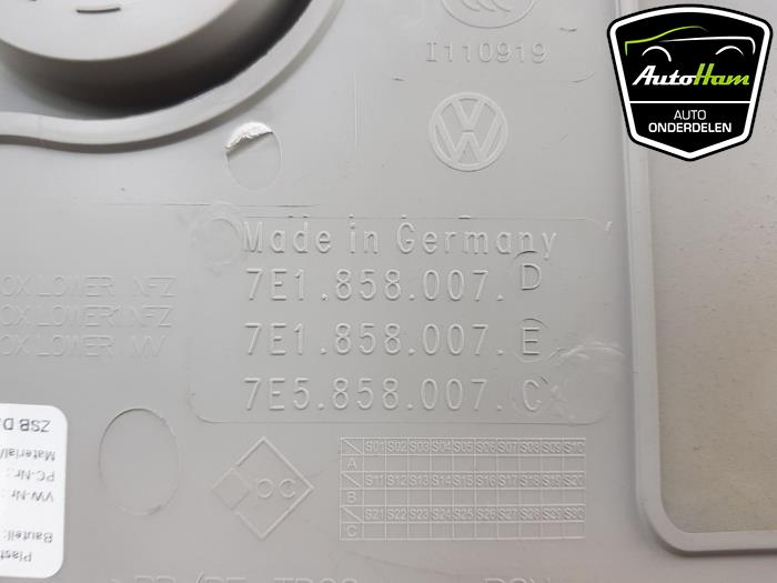 Boîte à gants d'un Volkswagen Transporter T6 2.0 TDI DRF 2016