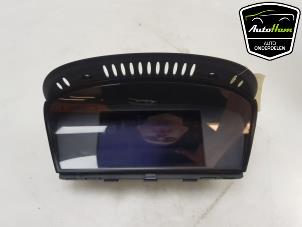 Usados Controlador de pantalla multimedia BMW 3 serie (E90) 318i 16V Precio € 125,00 Norma de margen ofrecido por AutoHam
