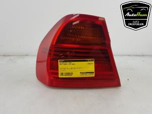 Gebrauchte Rücklicht links BMW 3 serie (E90) 318i 16V Preis € 25,00 Margenregelung angeboten von AutoHam