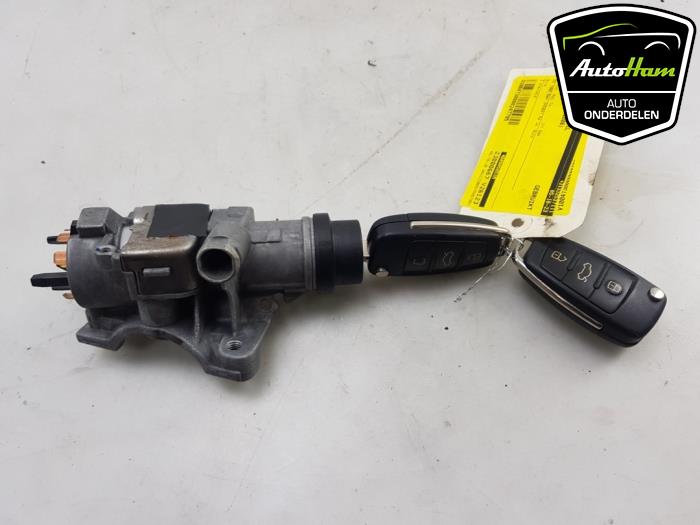 Ignition lock + key from a Audi A4 Avant (B7) 2.0 TFSI 20V 2006
