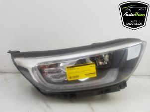 Used Headlight, right Kia Stonic (YB) 1.0i T-GDi 12V Price on request offered by AutoHam