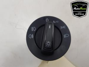 Used Light switch Volkswagen Polo VI (AW1) 1.0 MPI 12V Price € 10,00 Margin scheme offered by AutoHam